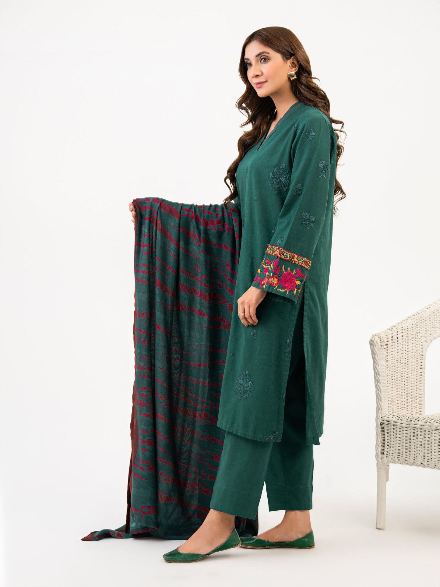 3 Piece Khaddar Suit-Embroidered(Pret)