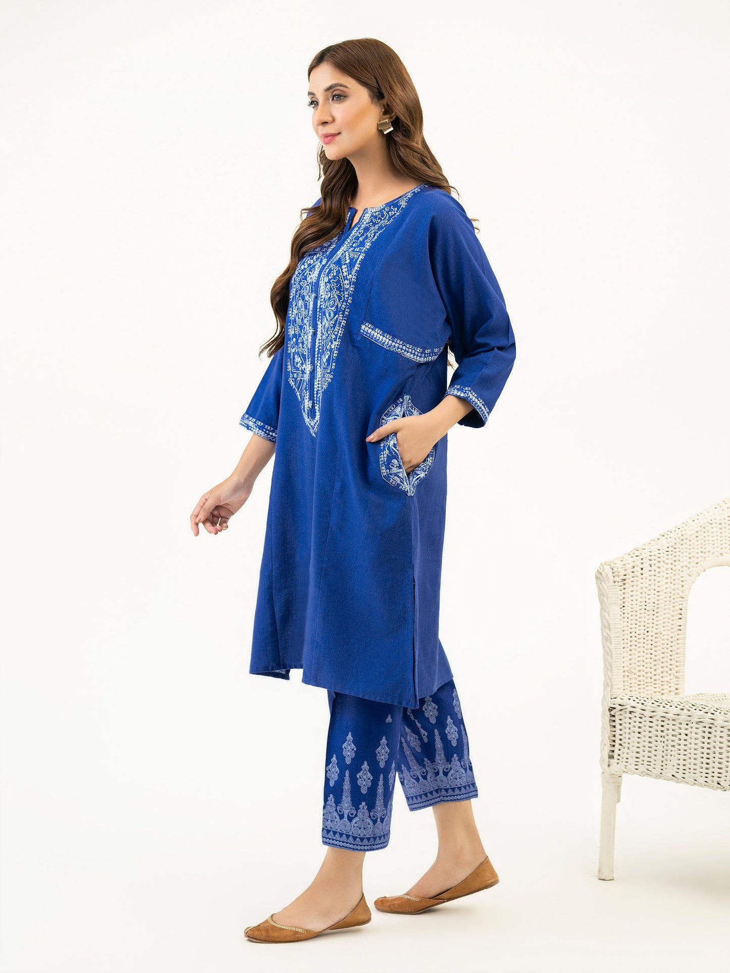 2 Piece Khaddar Suit-Embroidered (Pret)