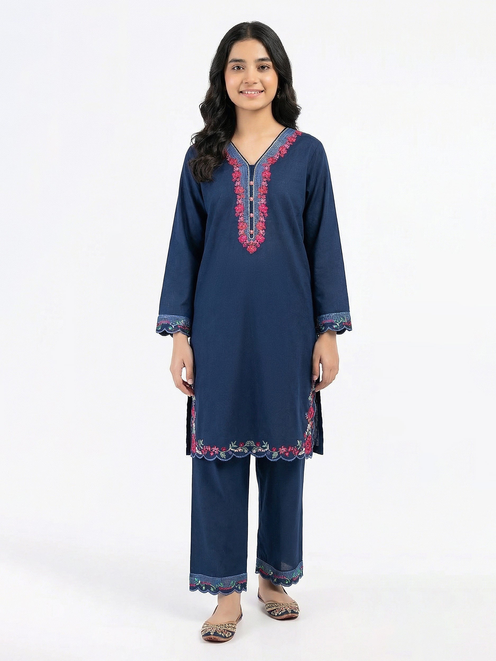 2-piece-khaddar-suit--embroidered-(pret)