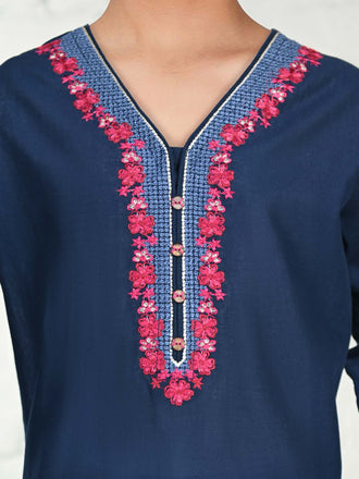 2-piece-khaddar-suit--embroidered-(pret)