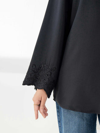 embroidered-grip-top