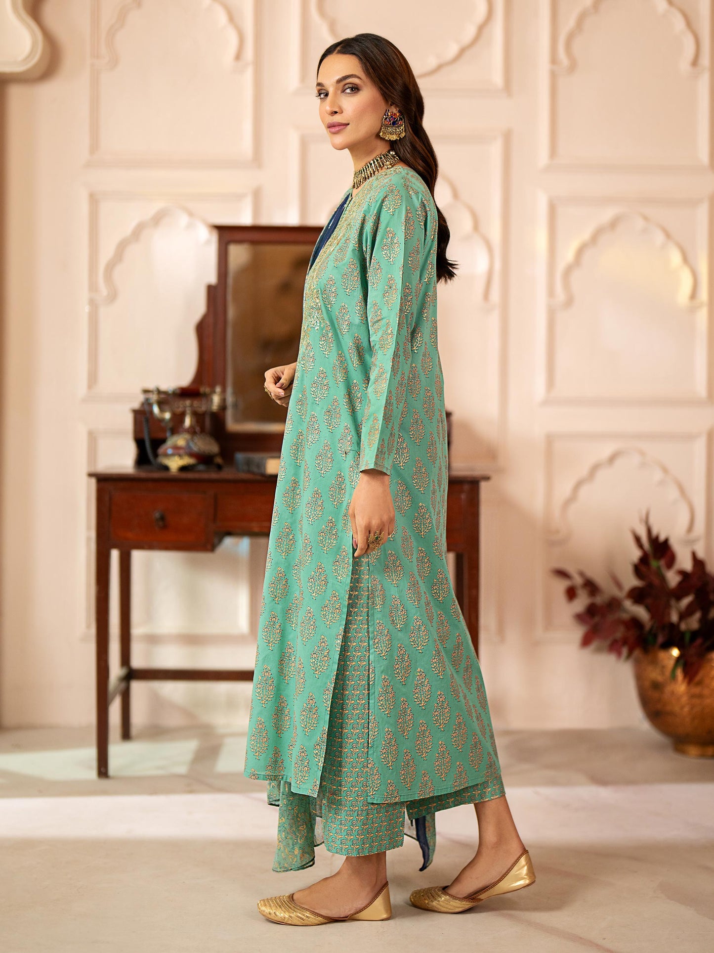 3 Piece Lawn Suit-Embroidered (Pret)