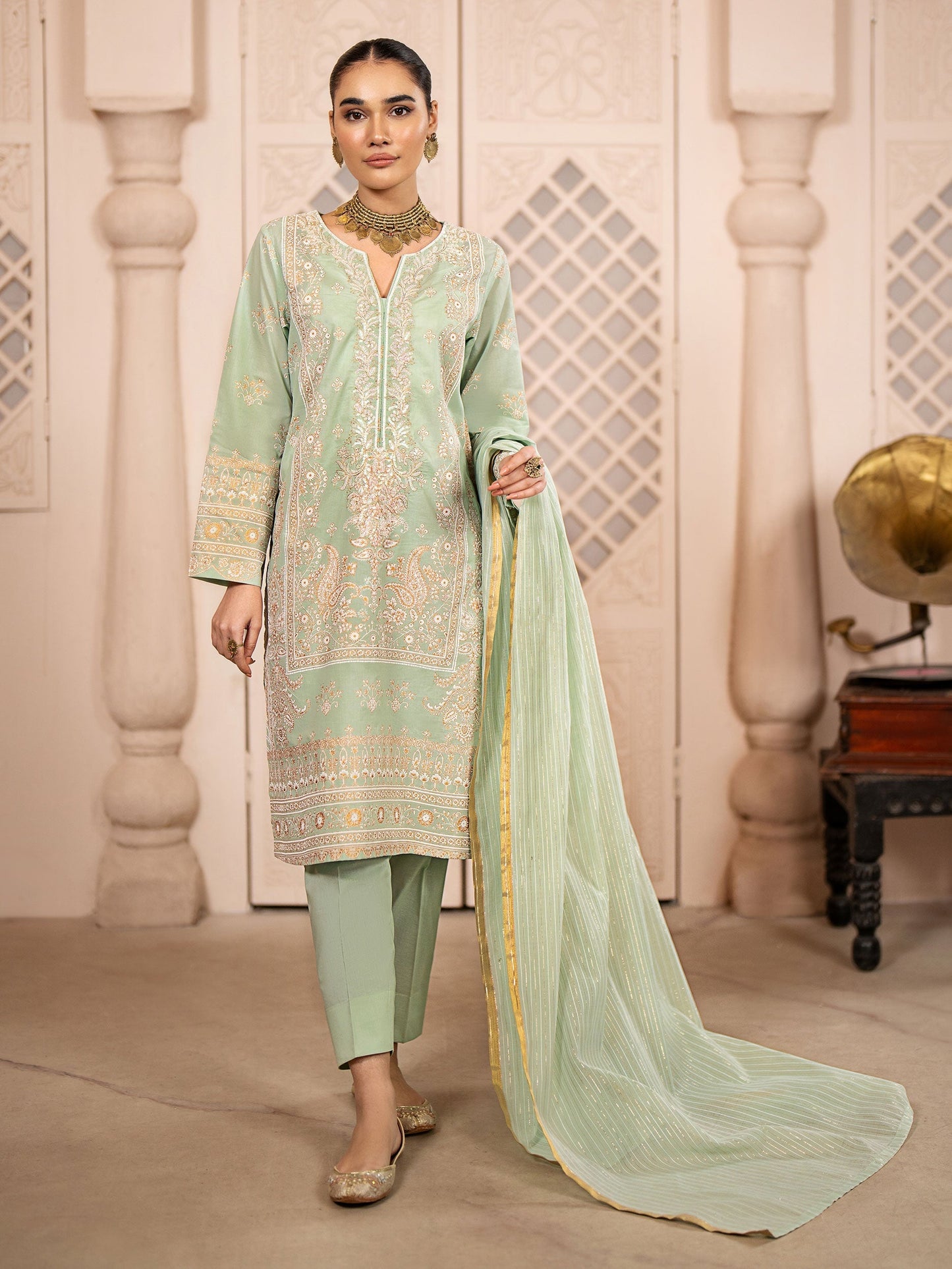 3 Piece Lawn Suit-Embroidered (Pret)