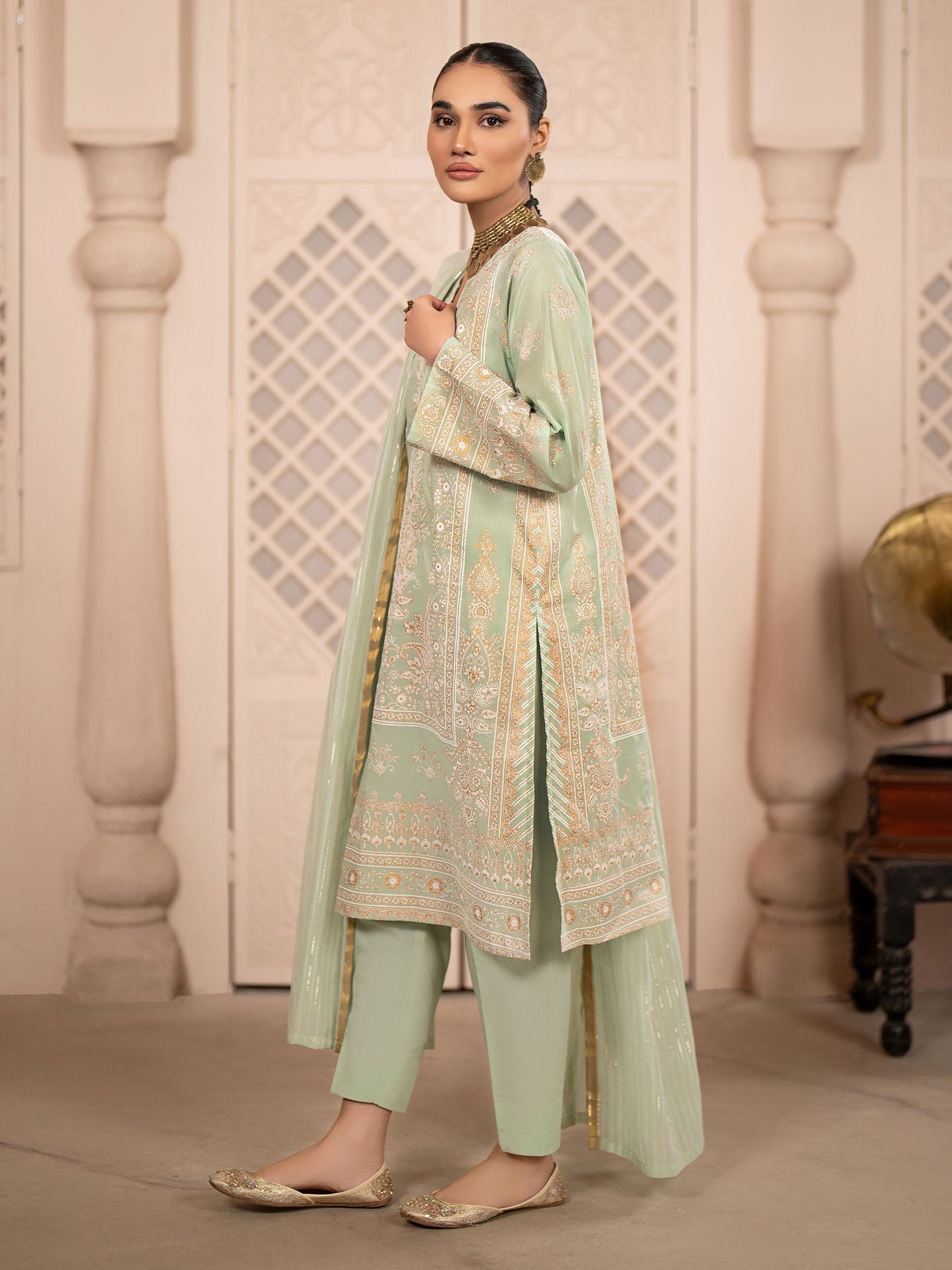 3 Piece Lawn Suit-Embroidered (Pret)