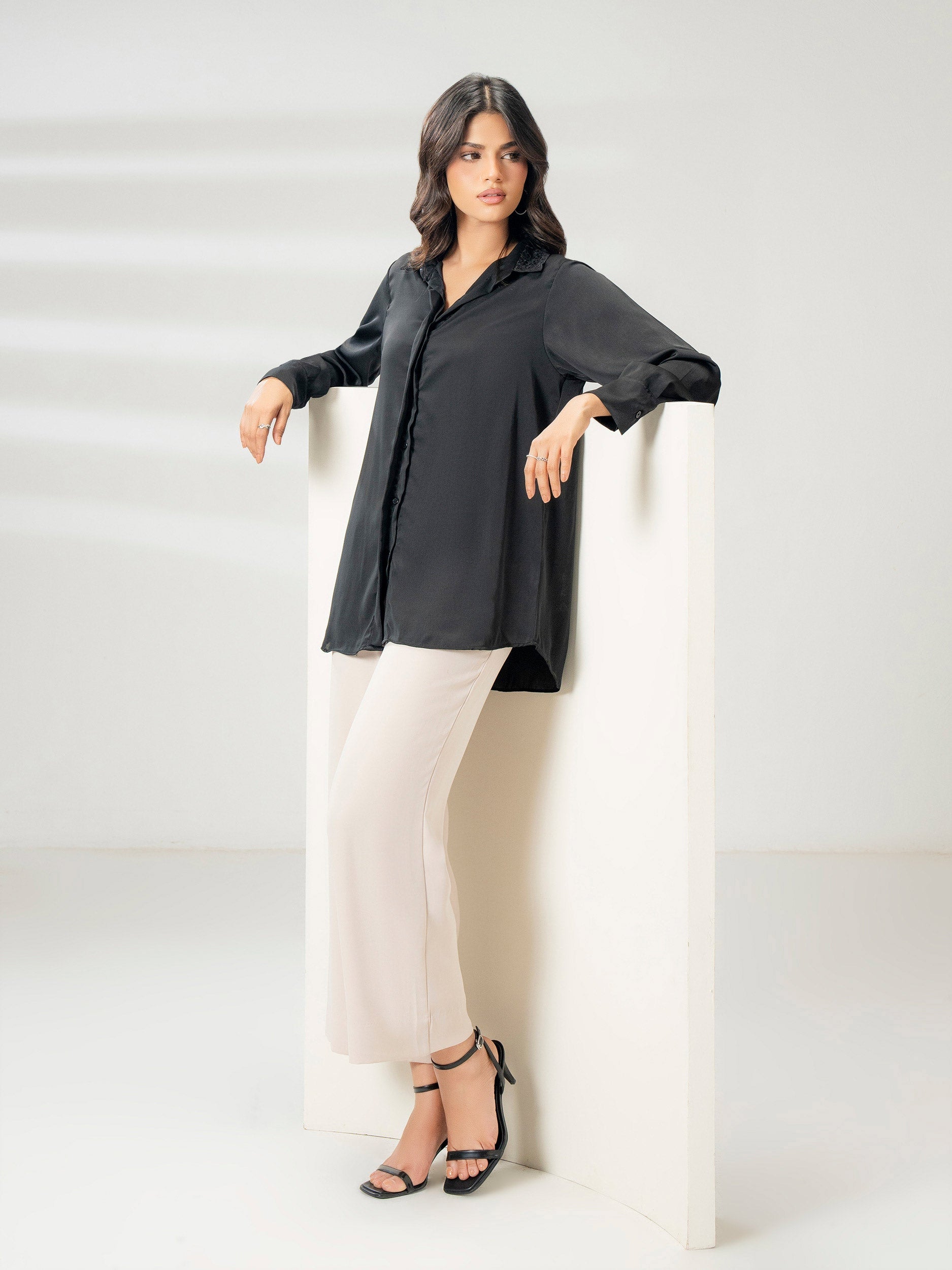 embroidered-grip-top